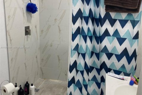 Villa ou maison à louer à Miami, Floride: 2 chambres, 145.95 m2 № 2000655 - photo 22