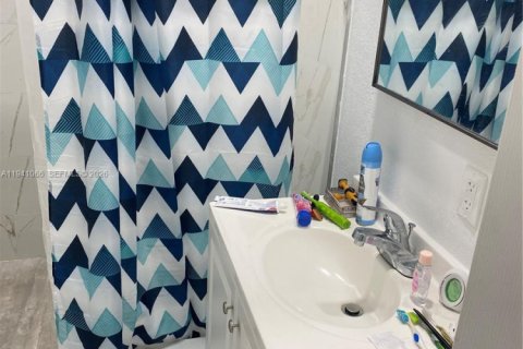 Villa ou maison à louer à Miami, Floride: 2 chambres, 145.95 m2 № 2000655 - photo 23