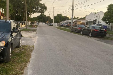 Villa ou maison à louer à Miami, Floride: 2 chambres, 145.95 m2 № 2000655 - photo 7