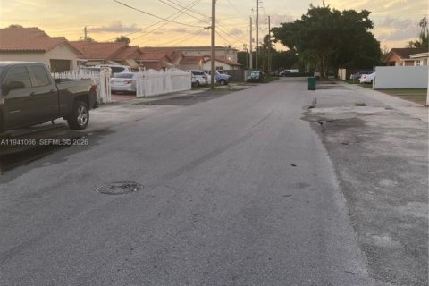 Villa ou maison à louer à Miami, Floride: 2 chambres, 145.95 m2 № 2000655 - photo 8