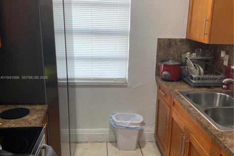 Villa ou maison à louer à Miami, Floride: 2 chambres, 145.95 m2 № 2000655 - photo 28