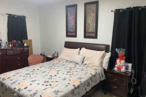 Villa ou maison à louer à Miami, Floride: 2 chambres, 145.95 m2 № 2000655 - photo 18