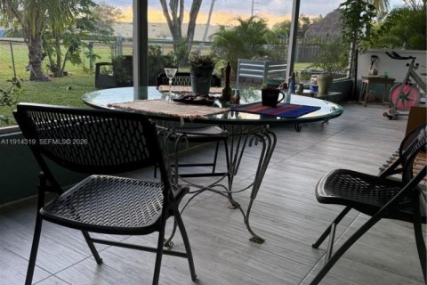 Villa ou maison à vendre à Sunrise, Floride: 2 chambres, 115.01 m2 № 2016930 - photo 23