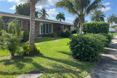 Villa ou maison à vendre à Sunrise, Floride: 2 chambres, 115.01 m2 № 2016930 - photo 2