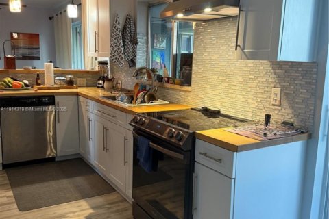 Villa ou maison à vendre à Sunrise, Floride: 2 chambres, 115.01 m2 № 2016930 - photo 11