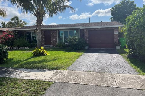 Villa ou maison à vendre à Sunrise, Floride: 2 chambres, 115.01 m2 № 2016930 - photo 4