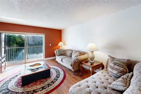 Condominio en venta en Cutler Bay, Florida, 2 dormitorios, 110.74 m2 № 1994754 - foto 8