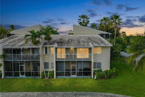 Condominio en venta en Cutler Bay, Florida, 2 dormitorios, 110.74 m2 № 1994754 - foto 2