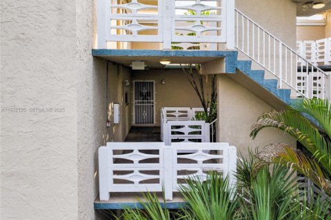 Condominio en venta en Cutler Bay, Florida, 2 dormitorios, 110.74 m2 № 1994754 - foto 4