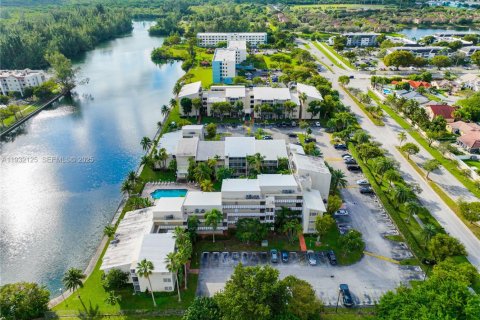 Condominio en venta en Cutler Bay, Florida, 2 dormitorios, 110.74 m2 № 1994754 - foto 1