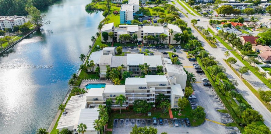 Condominio en Cutler Bay, Florida, 2 dormitorios  № 1994754