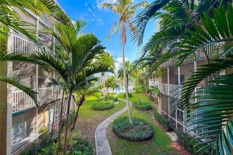 Condominio en venta en Cutler Bay, Florida, 2 dormitorios, 110.74 m2 № 1994754 - foto 3