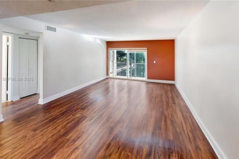 Condominio en venta en Cutler Bay, Florida, 2 dormitorios, 110.74 m2 № 1994754 - foto 16