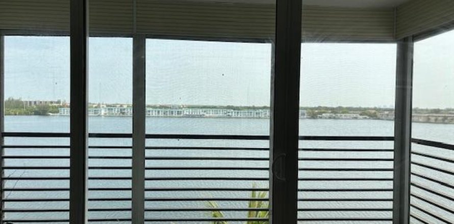 Condominio en Miami, Florida, 2 dormitorios  № 1178203