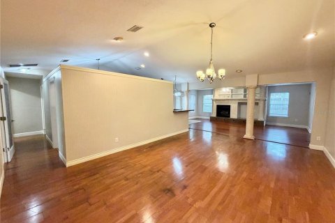 House in Gainesville, Florida 3 bedrooms, 201.97 sq.m. № 2309889 - photo 5