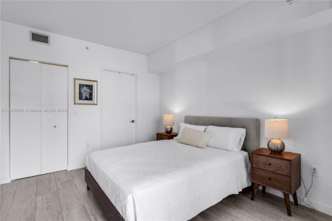 Condo in Miami, Florida, 2 bedrooms  № 1981319 - photo 15