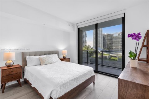 Condo in Miami, Florida, 2 bedrooms  № 1981319 - photo 13