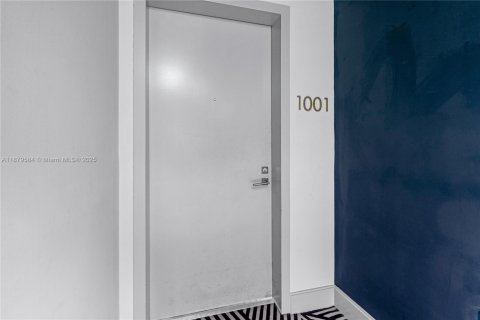 Condo in Miami, Florida, 2 bedrooms  № 1981319 - photo 4
