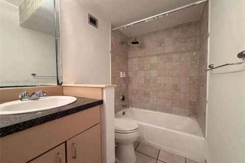 Condominio en venta en Miami Beach, Florida, 1 dormitorio, 77.57 m2 № 2145812 - foto 26