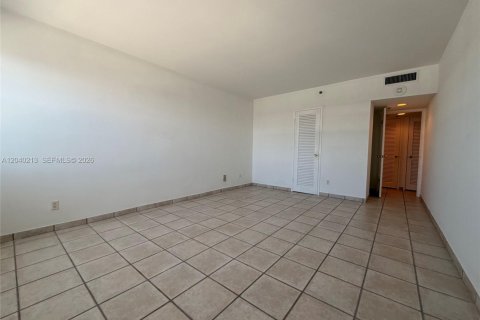 Condominio en venta en Miami Beach, Florida, 1 dormitorio, 77.57 m2 № 2145812 - foto 11