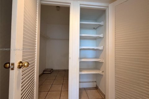 Condominio en venta en Miami Beach, Florida, 1 dormitorio, 77.57 m2 № 2145812 - foto 27