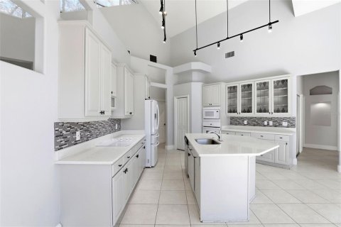 Villa ou maison à vendre à Orlando, Floride: 4 chambres, 241.17 m2 № 2319056 - photo 12