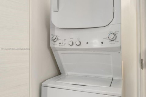 Condo in Miami, Florida, 2 bedrooms  № 1693142 - photo 21