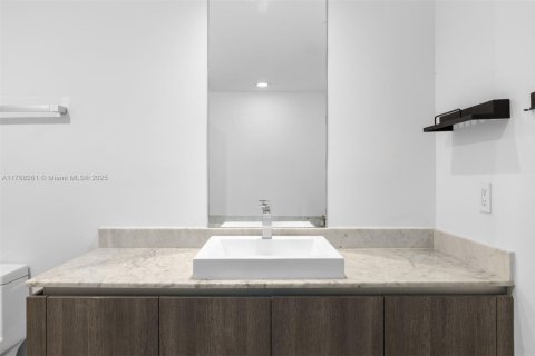 Condo in Miami, Florida, 2 bedrooms  № 1693142 - photo 15