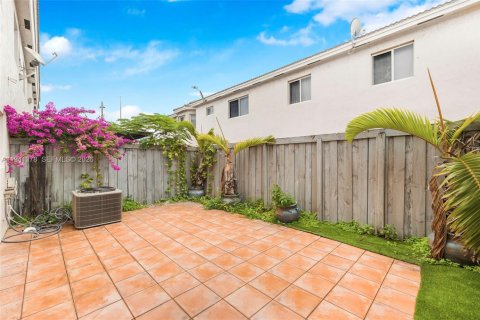 Touwnhouse à louer à Miami, Floride: 4 chambres, 161.93 m2 № 1998587 - photo 21