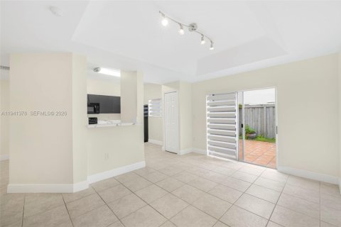 Touwnhouse à louer à Miami, Floride: 4 chambres, 161.93 m2 № 1998587 - photo 7