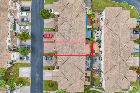 Touwnhouse à louer à Miami, Floride: 4 chambres, 161.93 m2 № 1998587 - photo 23