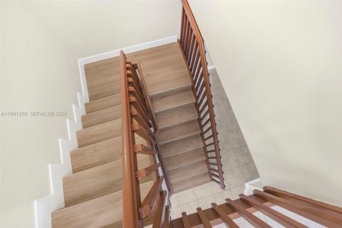 Touwnhouse à louer à Miami, Floride: 4 chambres, 161.93 m2 № 1998587 - photo 13