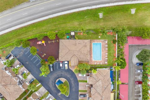 Touwnhouse à louer à Miami, Floride: 4 chambres, 161.93 m2 № 1998587 - photo 24