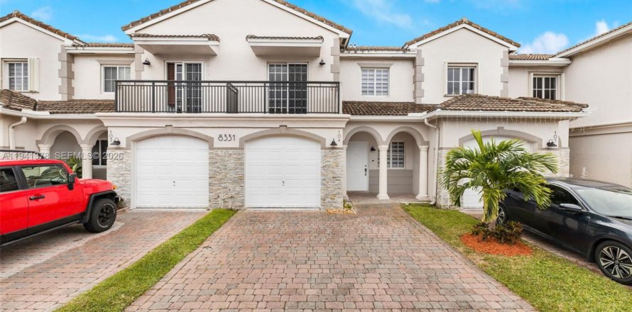 Touwnhouse à Miami, Floride 4 chambres, 161.93 m2 № 1998587