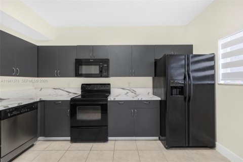 Touwnhouse à louer à Miami, Floride: 4 chambres, 161.93 m2 № 1998587 - photo 6