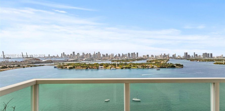 Кондоминиум с 2 спальнями в Майами-Бич, Флорида № 2012688