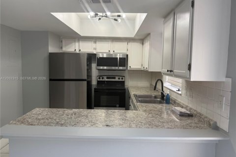 Townhouse in North Lauderdale, Florida 2 bedrooms, 102.94 sq.m. № 2069339