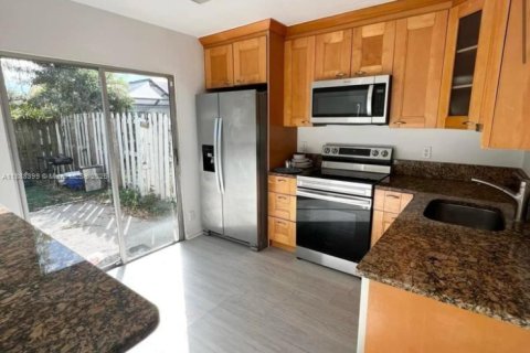 House in Boca Raton, Florida 3 bedrooms, 85.38 sq.m. № 1942298 - photo 3