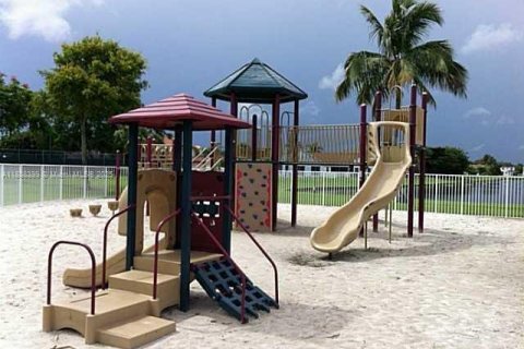 House in Boca Raton, Florida 3 bedrooms, 85.38 sq.m. № 1942298 - photo 10