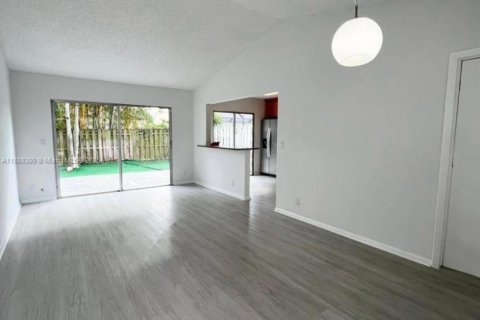 House in Boca Raton, Florida 3 bedrooms, 85.38 sq.m. № 1942298 - photo 2