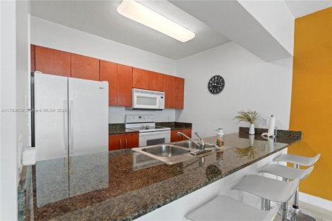 Condo in Miami, Florida, 1 bedroom  № 1981745 - photo 16
