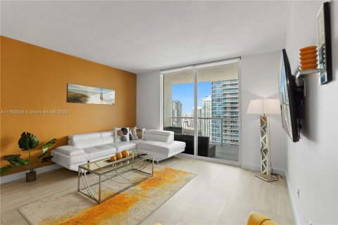 Condo in Miami, Florida, 1 bedroom  № 1981745 - photo 3