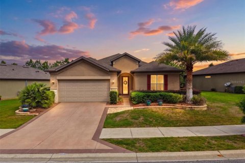 House in Ocala, Florida 2 bedrooms, 173.82 sq.m. № 2112384