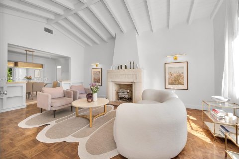 Casa en venta en Miami Beach, Florida, 3 dormitorios, 174.38 m2 № 1968490 - foto 8