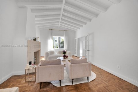 Casa en venta en Miami Beach, Florida, 3 dormitorios, 174.38 m2 № 1968490 - foto 12