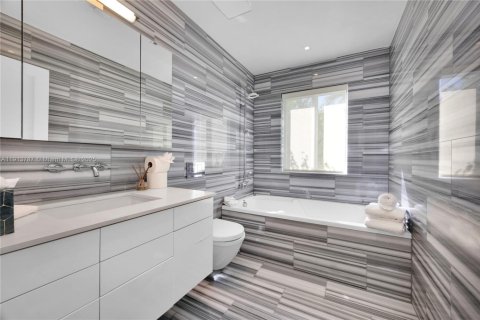 Casa en venta en Miami Beach, Florida, 3 dormitorios, 174.38 m2 № 1968490 - foto 24