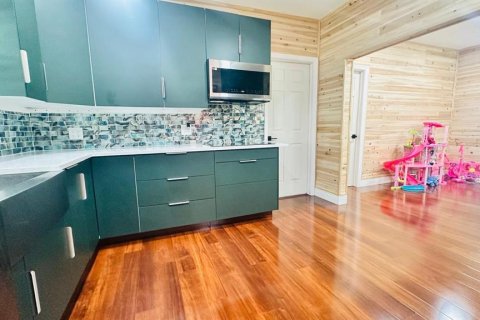 Купить виллу или дом в Тампа, Флорида 8 комнат, 142.79м2, № 2205031 - фото 15