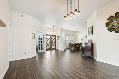 House in Plant City, Florida 5 bedrooms, 244.98 sq.m. № 1831343 - photo 9