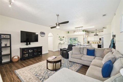 House in Plant City, Florida 5 bedrooms, 244.98 sq.m. № 1831343 - photo 20
