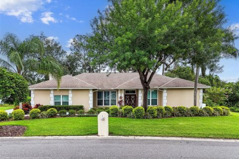House in Plant City, Florida 5 bedrooms, 244.98 sq.m. № 1831343 - photo 1